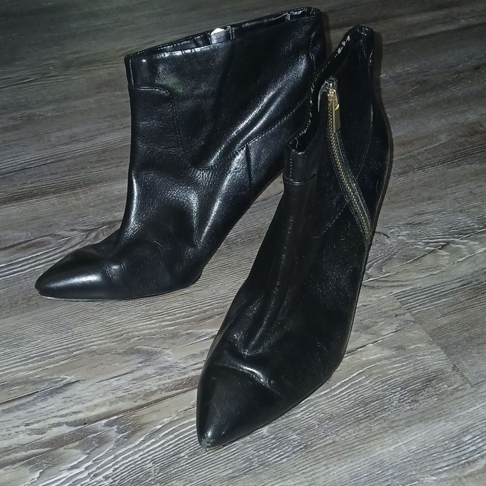 Nine West black ankle heel booties  Sz 9.5  EUC